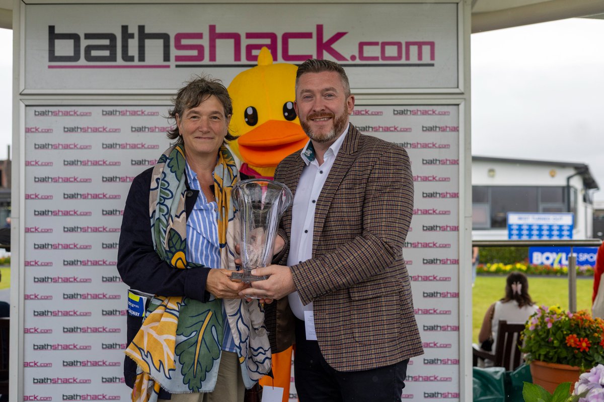 No one is feeling blue around here 😃

Blue Moon Boy wins the Bathshack Maiden for trainer Andrew Kinirons and jockey Luke McAteer 🌑

#EveryRacingMoment