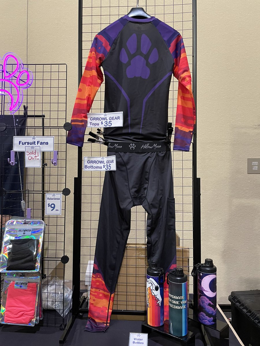ProbableClawz's tweet photo. Awuuuuuu! I’m here helping my friend @HallowMoonSuits in the dealer’s den! Come say hi, check out all the merch and an AMAZING suit for sale, and I’ll give you a free Probable Clawz sticker! https://t.co/FR1Hz2iYeE