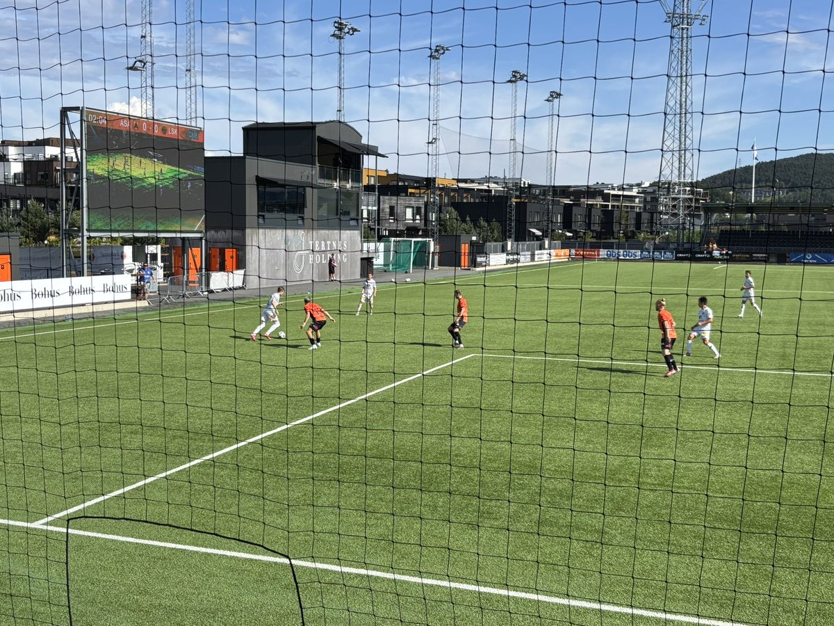 Bortekamp mot Åsane på Åsane arena. Tre nye poeng på vei tilbake til Eliteserien til tross for en svak prestasjon på banen. Åsane - Lillestrøm SK 1-2. 16/30 #groundhopping