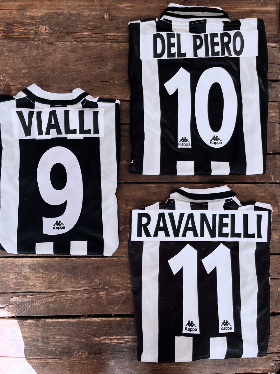 #acmilan had the three Dutchmen, #inter had the three Germans and #juventus had the three #italians ⚪️⚫️⚪️. A front trio that stormed the league and Europe in a modified 4-3-3 🇮🇹. Simpler times with a classic 9, 10 and 11 🥹