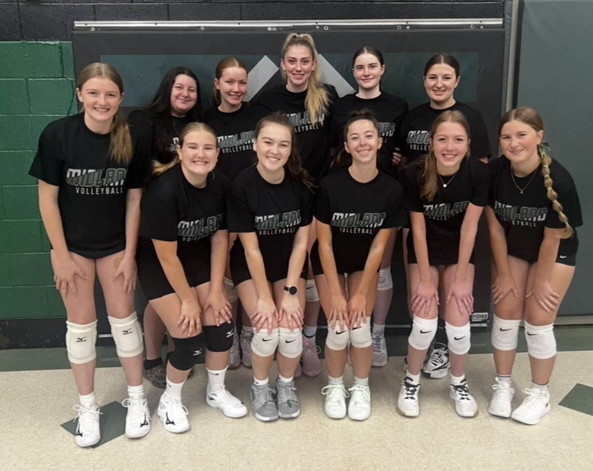 MIDLAND_VB's tweet photo. Missing a few in the picture but had a great turnout during our summer open gyms and games! We had about 15-20 girls! Ready for the season to start with 2 a day practices starting August 11th! 🏐 #twolves7pride https://t.co/abfY5JEiPQ