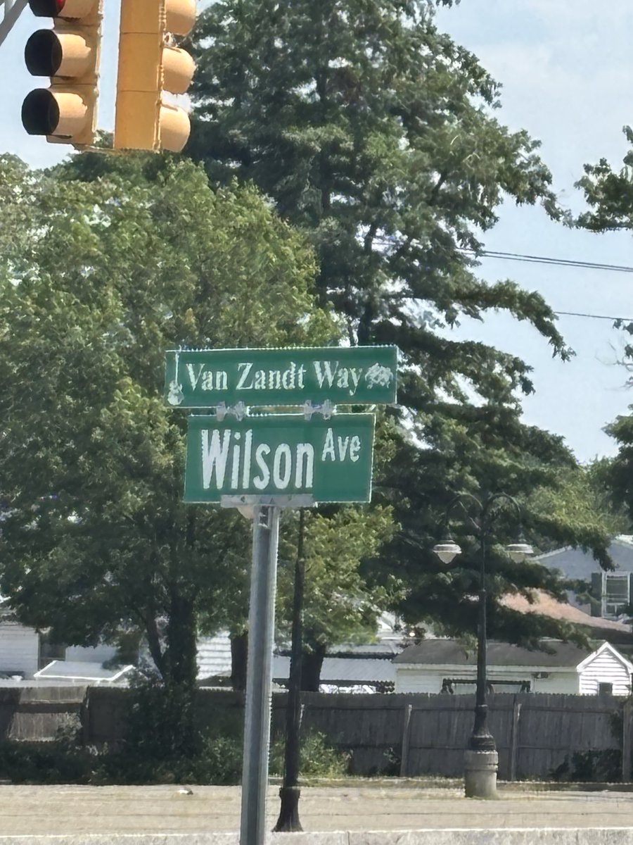 Maureen Van Zandt tweet media