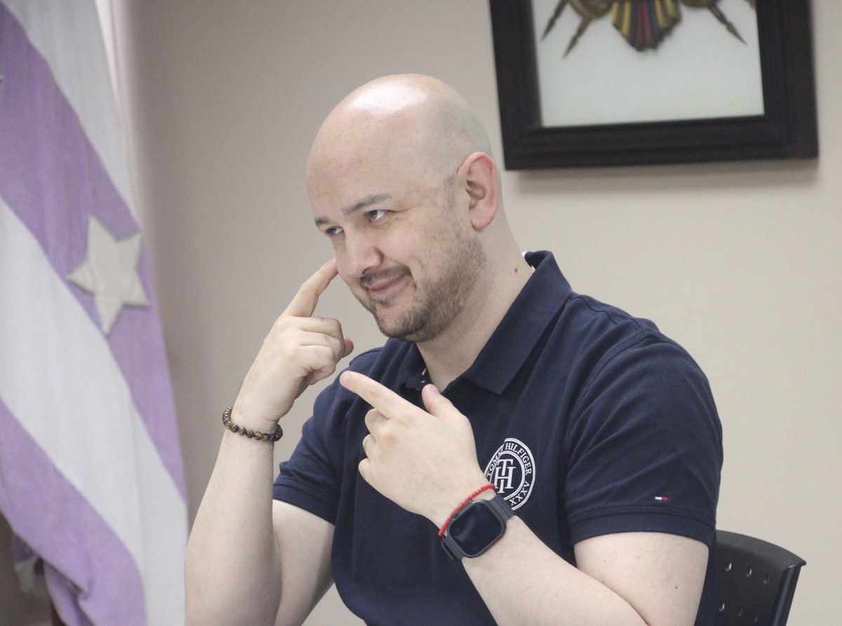 Nuestras autoridades mantuvieron una reunión con el Presidente de la Federación Deportiva del Guayas, Sr. Roberto Ibáñez; para fortalecer el trabajo en conjunto🤝🏻 y así mejorar la calidad y preparación de los atletas  de los Centros de Desarrollo Deportivo y del Alto Rendimiento.