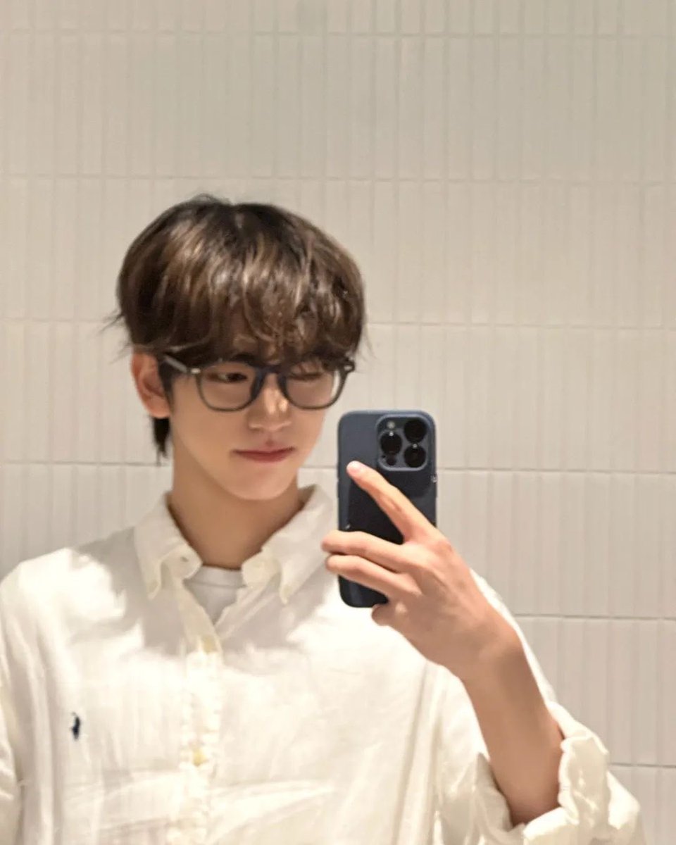 littlethee2506's tweet photo. FR!?! WHAT HAPPENED IN 2004???? 💥💥💥💥💥💥🧨🧨🧨🧨🧨🚨🚨
#Tanbinhtoannang2025 #ShowItAllVietnam #ShowItAll #NguyenPhiLong #DoMinhTan #Minhtin #CorbinK #Haemin #Kyungmin #8TURN #AllRounderTeam #TheAurora https://t.co/khYT8aQnst