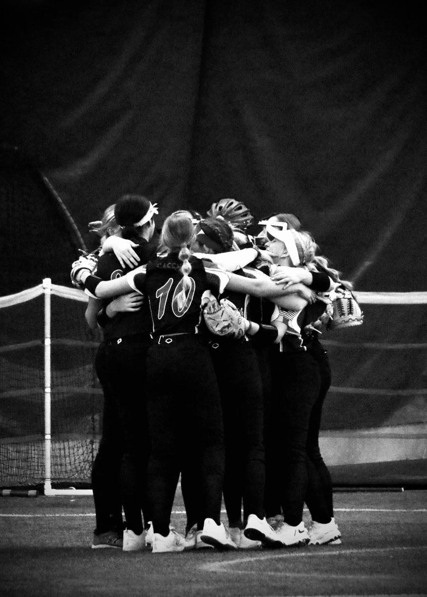 tgazner10's tweet photo. That’s a wrap! Thank you @wibanditslaabs for an amazing and fun season with the best girls that I can call my forever best friends! One more year to go until I get to be a Golden Eagle! 🦅 💛💙@RVC_Softball @CoachMonroe9 https://t.co/lx8EoQ3NQ0