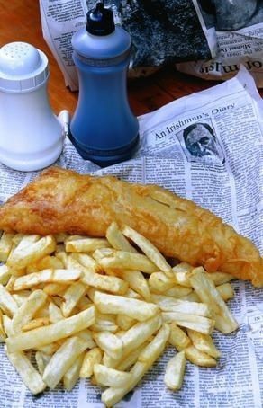 I know this has been done a gazillion times...so I'm making it a gazillion and 1. What are you all  having on your fish supper? In Edinburgh, we have chippy sauce, and it's yummy👌😋