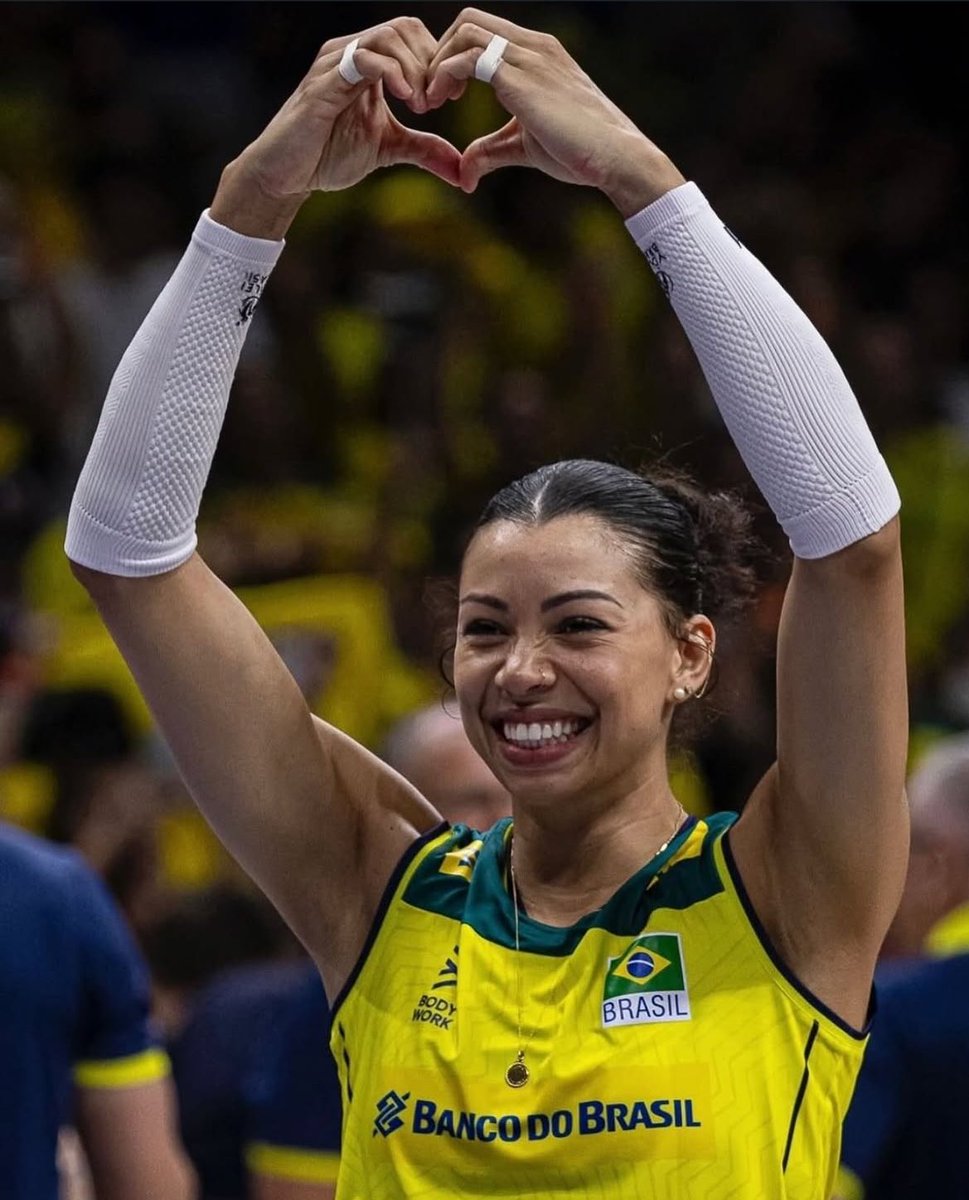 keifornal's tweet photo. 🇧🇷Ana Carolina da Silva, one of the best middle blockers and volleyball players in the world, just announced on instagram that she is retiring from the national team 🥹

Thank you for your service, legend! 🙌

🔗 https://t.co/FAwZqBcKho https://t.co/GDHPJSDZnm