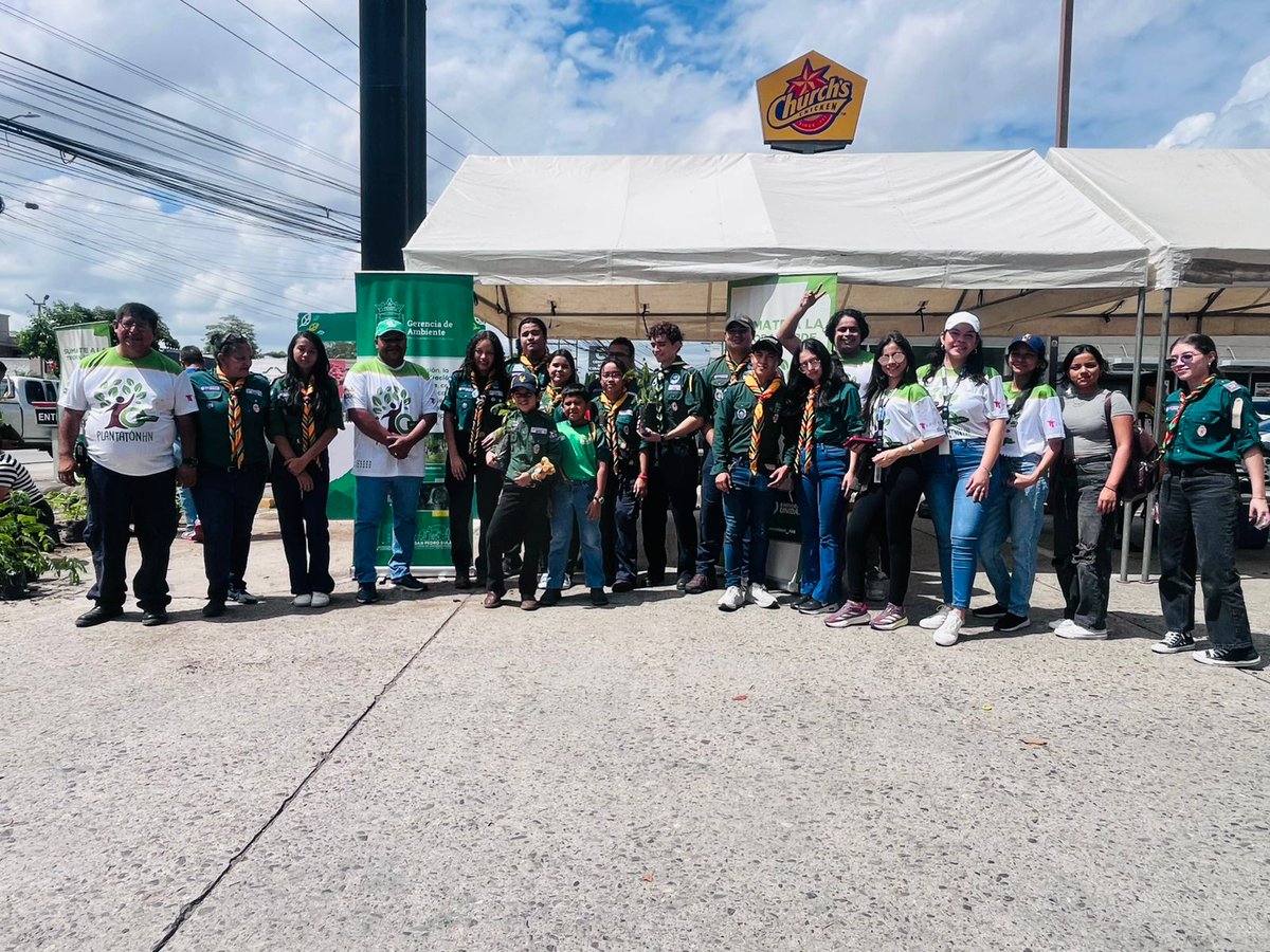 🌿 Una mañana llena de verde y buena energía
Familias enteras se acercaron con emoción, preguntando por los árboles, compartiendo consejos y tomándose fotos con sus nuevas plantas.
Gracias a la @municipalidaddesps por hacerlo posible.