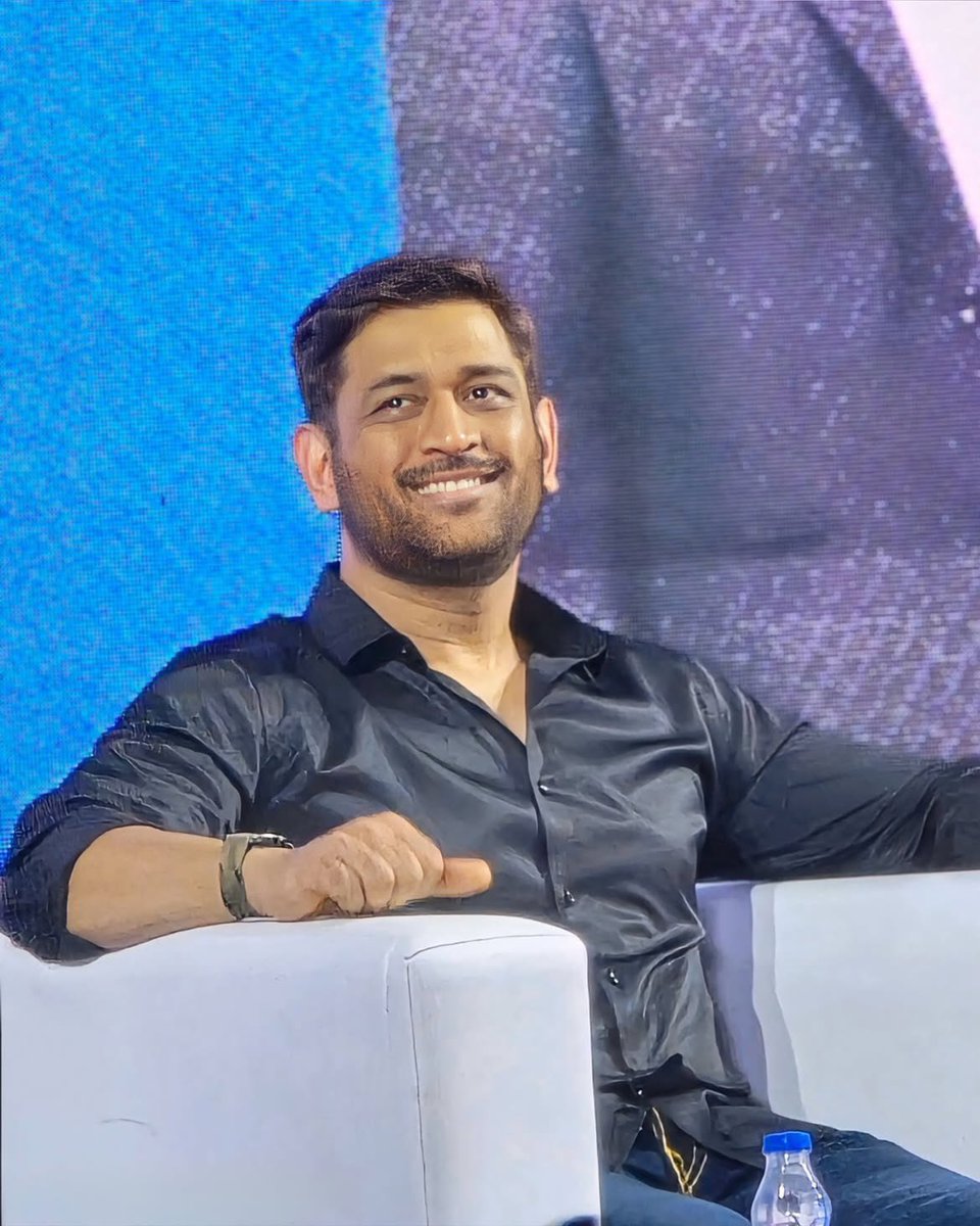 itzyash07's tweet image. Thala Dhoni clicked during an event in Chennai. 🤩💛