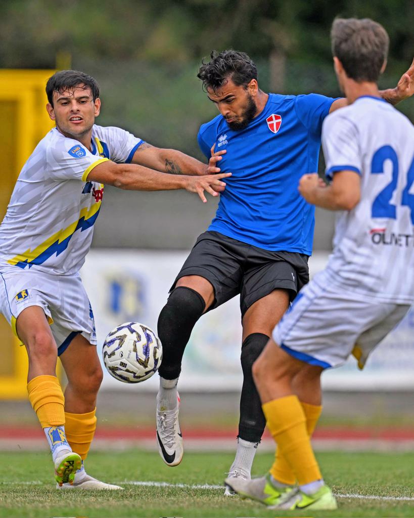 Finisce in parità la sfida tra Cairese e Novara 🤝🏻

Nessuna rete nei 90 minuti giocati, risultato finale 0-0

#ForzaNovara 🔵⚪ #NovaraFC #SerieCSkyWifi