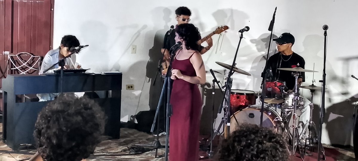 Daniel Javier Ortiz Leyva (@javierol89) on Twitter photo Esencia!!!
Jóvenes egresados de la Enseñanza Artística, junto a estudiantes de nuestras Academias de Arte, tienen a bien promover con virtuosismo el género de Jazz, #Hoy en el parque de #Manzanillo Carlos Manuel de Cespedes 6:00 pm.
#CulturaGranma
<a href="/yordan_roberto/">Yordan Roberto</a> Esencia!!!
Jóvenes egresados de la Enseñanza Artística, junto a estudiantes de nuestras Academias de Arte, tienen a bien promover con virtuosismo el género de Jazz, #Hoy en el parque de #Manzanillo Carlos Manuel de Cespedes 6:00 pm.
#CulturaGranma
<a href="/yordan_roberto/">Yordan Roberto</a>