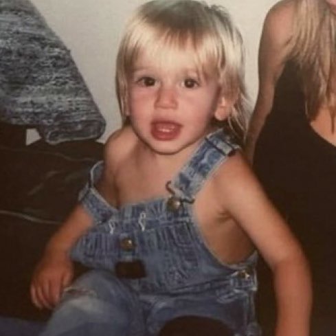 WS0LACE's tweet image. little me                                             big me