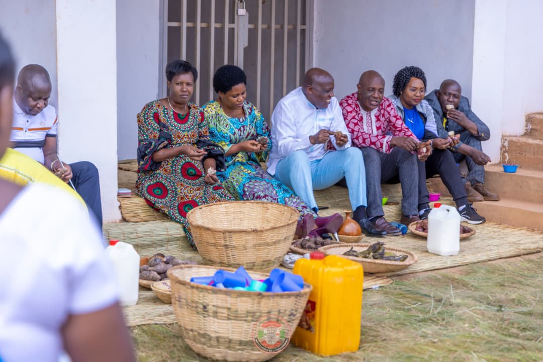 L'Ombudsman a conclu son intervention en remerciant tous ceux qui ont contribué à l’organisation réussie de ces festivités, saluant l’esprit de collaboration et le dynamisme des acteurs locaux. #Burundi <a href="/PButanyerera/">Province Butanyerera</a> 7/8