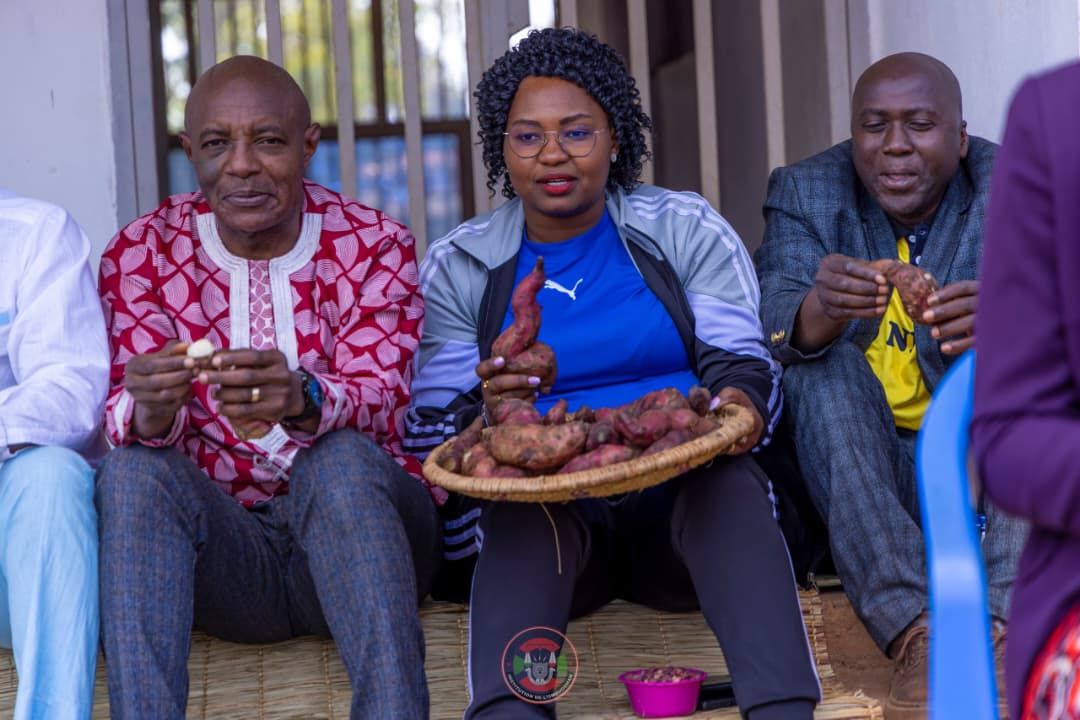 Les festivités ont été clôturées dans une ambiance conviviale par un moment de partage autour d’un repas traditionnel, accompagné de boissons locales, illustrant la richesse culturelle et l’hospitalité légendaire de la commune de #Ngozi. #Burundi <a href="/PButanyerera/">Province Butanyerera</a> 8/8