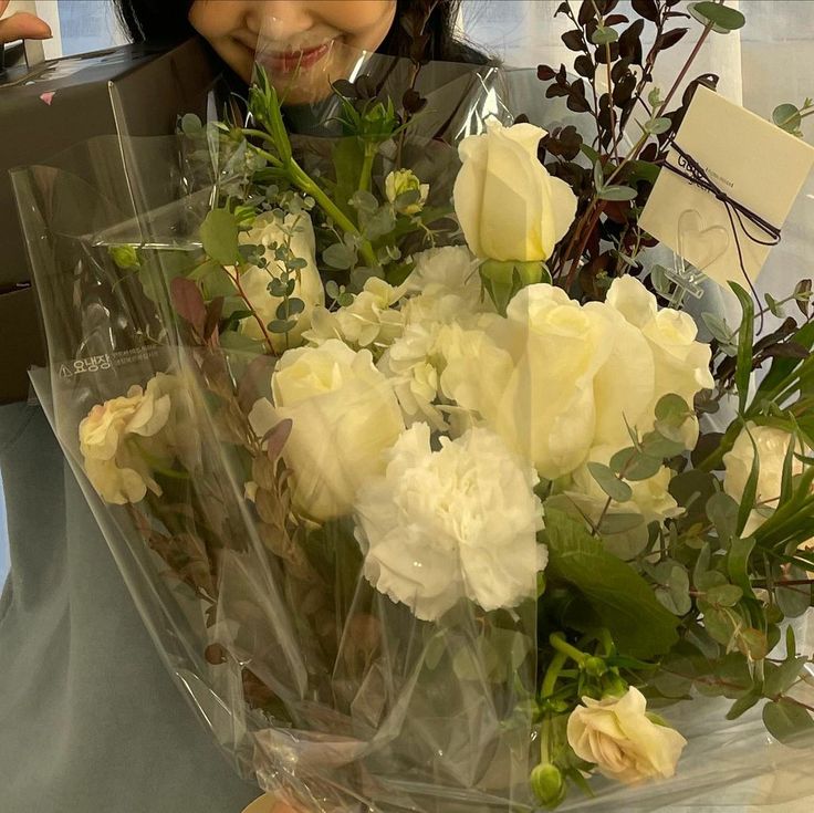 deeline here AND I will say,
happy (late) girlfriend's day, sweetiee!
love you all– let's spend our day with a bright smile  and makes more than hundred good memories! live your beautiful life cause you deserve it all, honey🩷