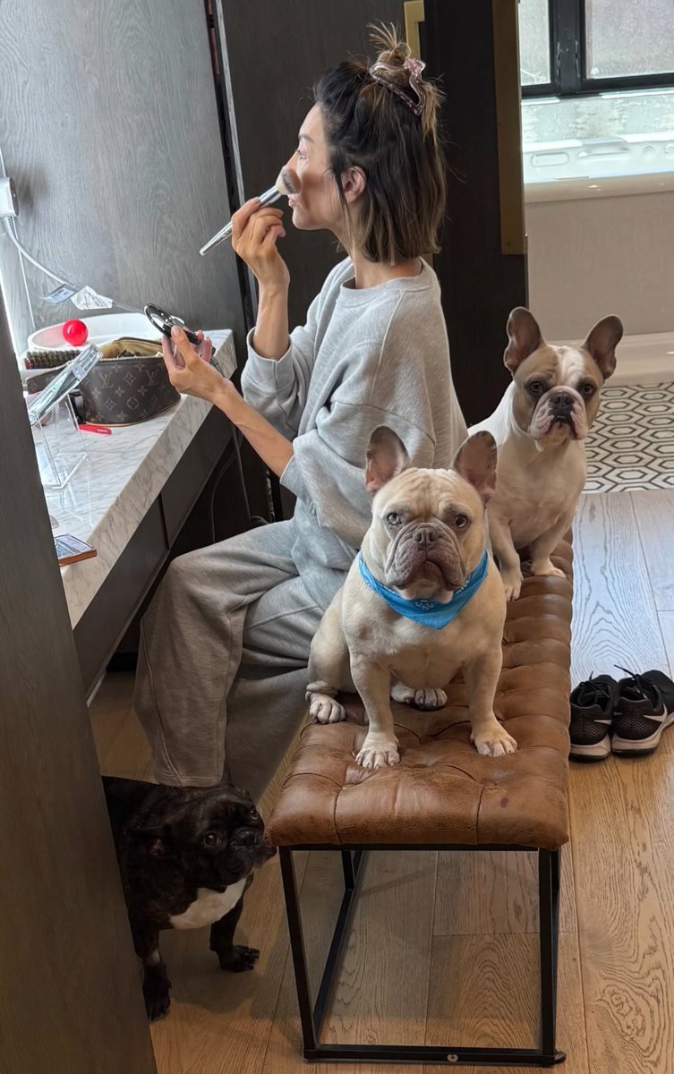 Damn, she got a security squad…