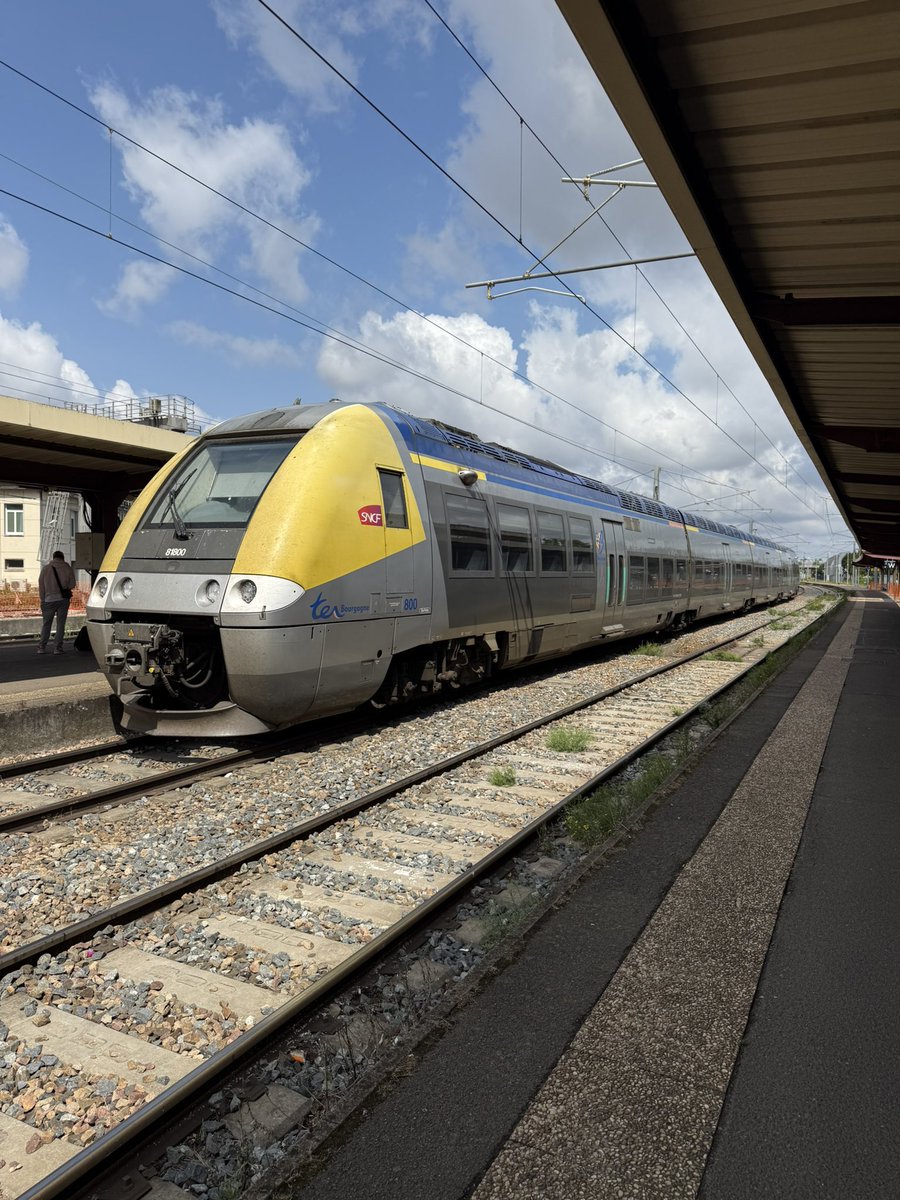 Ce matin 6h15 - 12h30 avec un demi tour Dijon sur le #TER893152 et #TER893011💪🏼

<a href="/TER_BFC_Trafic/">TRAIN Mobigo par SNCF Voyageurs</a>