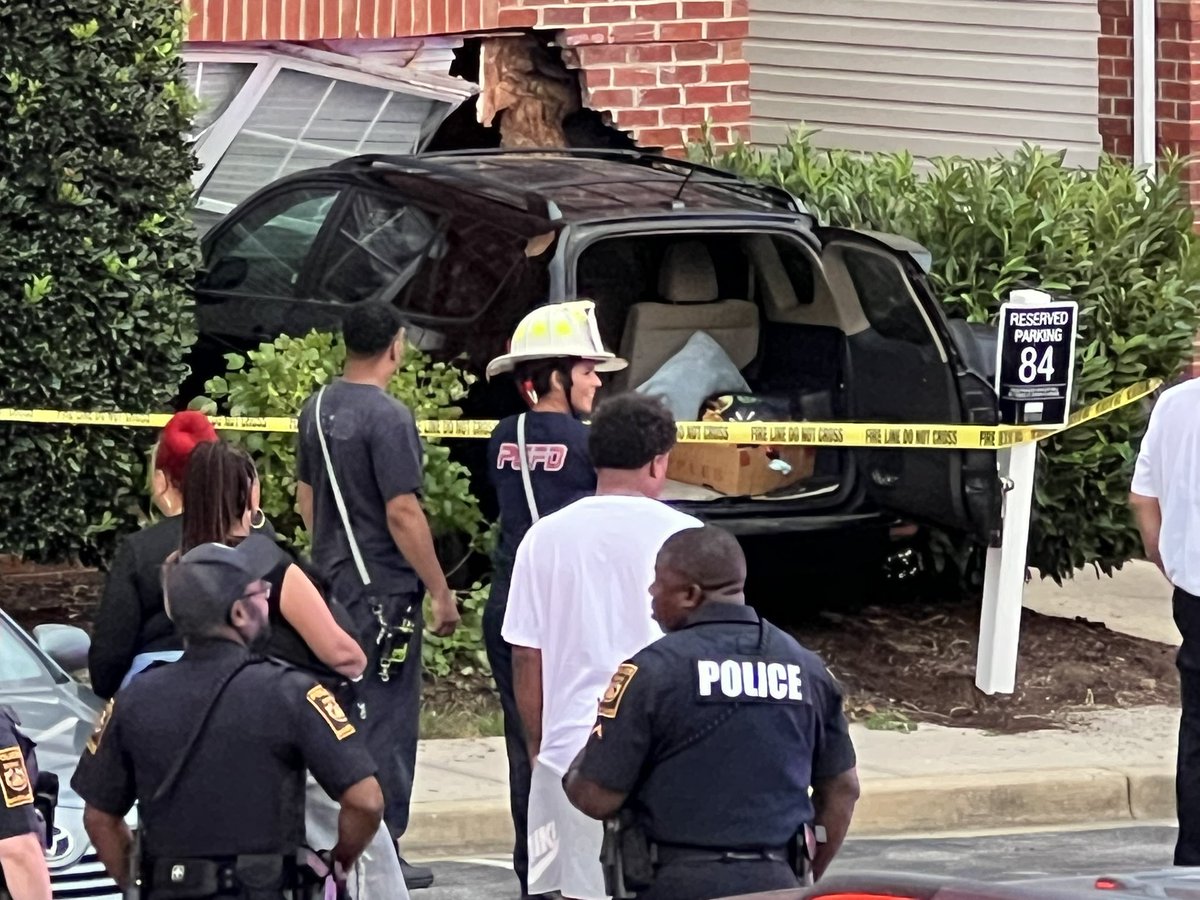 TimReidReporter's tweet image. CAR CRASHES INTO APARTMENT IN BOWIE, MD-Police and firefighters responded to Governors Green apartments Friday night at 7:30pm for a vehicle that crashed into an apartment unit .  Police say a female victim was treated for her injuries, it’s unclear why the car crashed