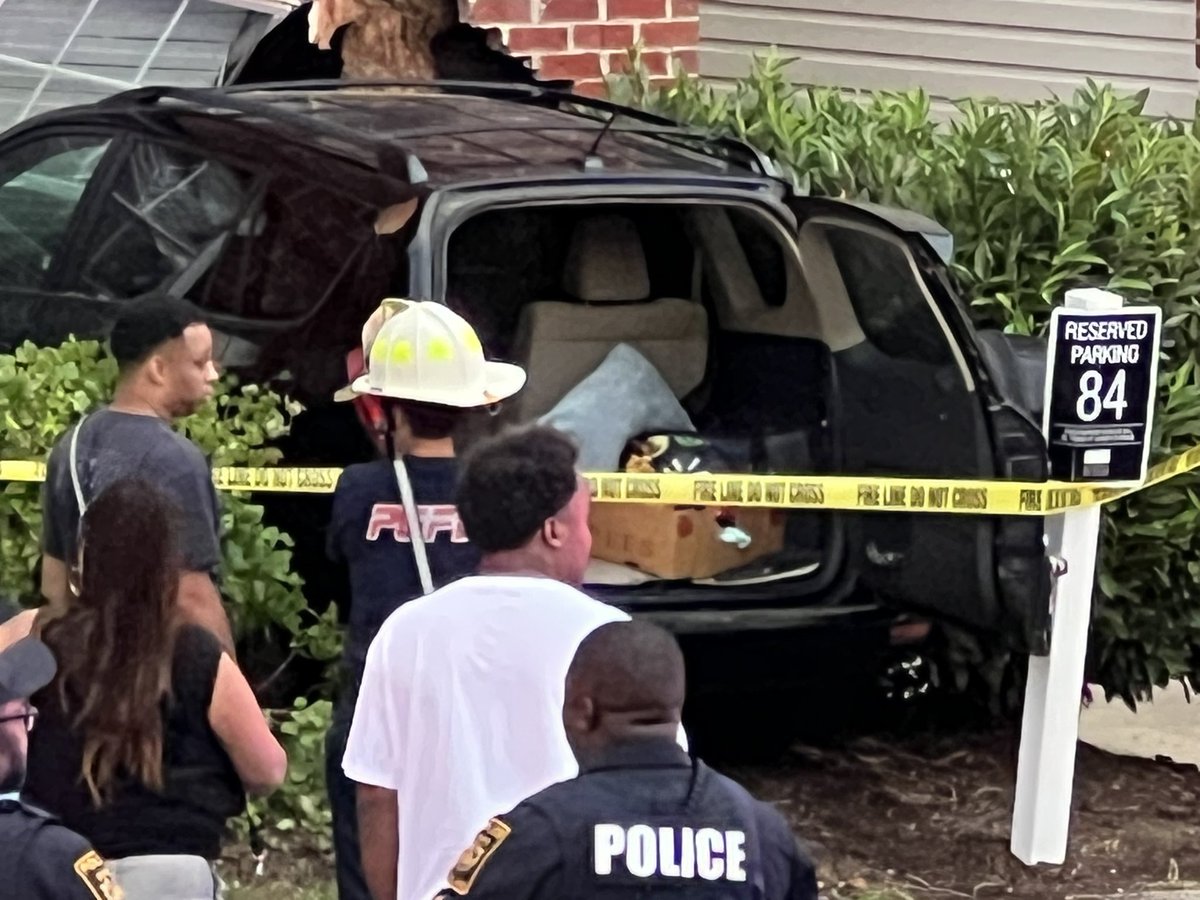 TimReidReporter's tweet image. CAR CRASHES INTO APARTMENT IN BOWIE, MD-Police and firefighters responded to Governors Green apartments Friday night at 7:30pm for a vehicle that crashed into an apartment unit .  Police say a female victim was treated for her injuries, it’s unclear why the car crashed
