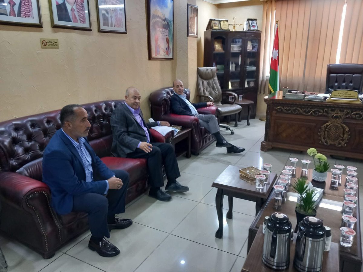 وزير الإدارة المحلية يتفقد واقع الخدمات في بلدية عجلون الكبرى #الاردن 

enjaznews.com/%d9%88%d8%b2%d…