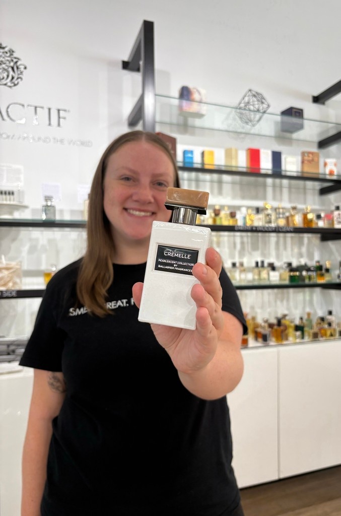 Kierstin’s #SOTD is all about indulgence 🍮✨

Crèmelle by Gallagher Fragrances wraps you in the decadent warmth of crème brûlée — rich, creamy, and impossibly smooth.

Sweet, cozy, and completely irresistible.