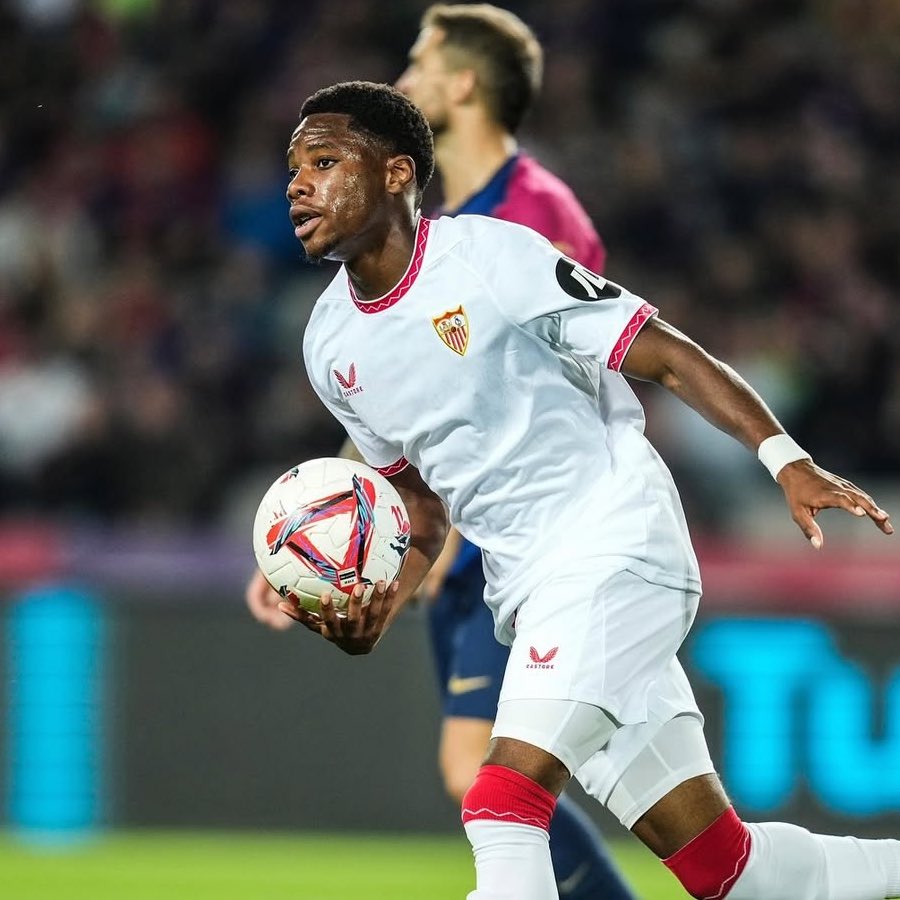 José Manuel Rodríguez (@jmrodriguezper) on Twitter photo Matías Almeyda tiene un XI en su cabeza para este #SevillaFC. Varios jugadores (Nyland, Carmona, Vargas, Lukebakio, Suazo, Akor Adams, etc) repitiendo titularidad.
En mi opinión, Idumbo es la noticia más grata de la pretemporada nervionense. Prueba de fuego hoy.
<a href="/ZonaMixta__/">Zona Mixta</a> Matías Almeyda tiene un XI en su cabeza para este #SevillaFC. Varios jugadores (Nyland, Carmona, Vargas, Lukebakio, Suazo, Akor Adams, etc) repitiendo titularidad.
En mi opinión, Idumbo es la noticia más grata de la pretemporada nervionense. Prueba de fuego hoy.
<a href="/ZonaMixta__/">Zona Mixta</a>