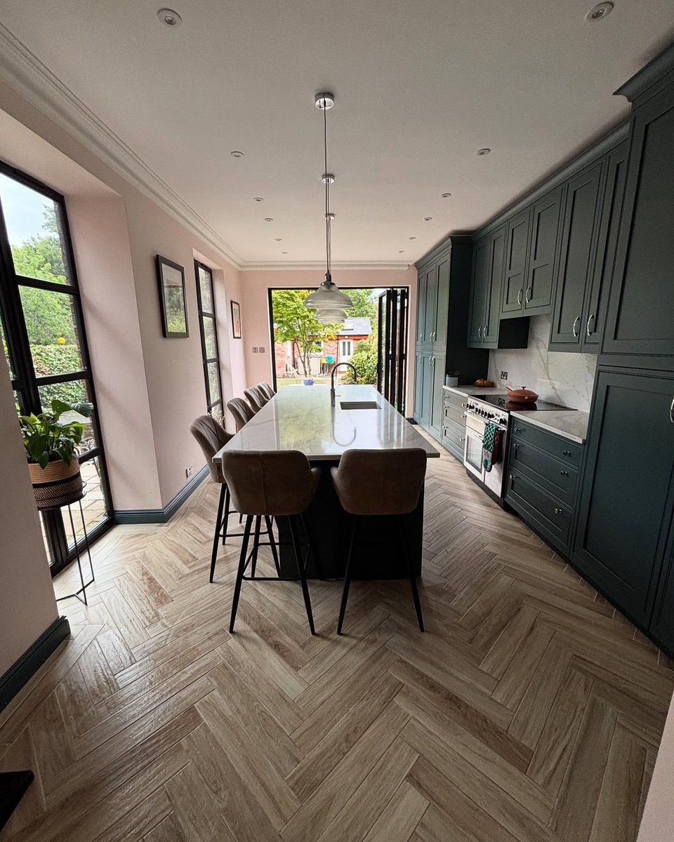 wallsandfloors's tweet image. From dated to dream kitchen ✨ 

ig bm_our_edwardian has completely transformed this space with deep green cabinetry, soft blush walls, and our Bosco Noce Wood Effect Tiles in a herringbone layout 🌿

Order a free sample: wallsandfloors.co.uk/bosco-noce

#tiles #herringbone #kitchen