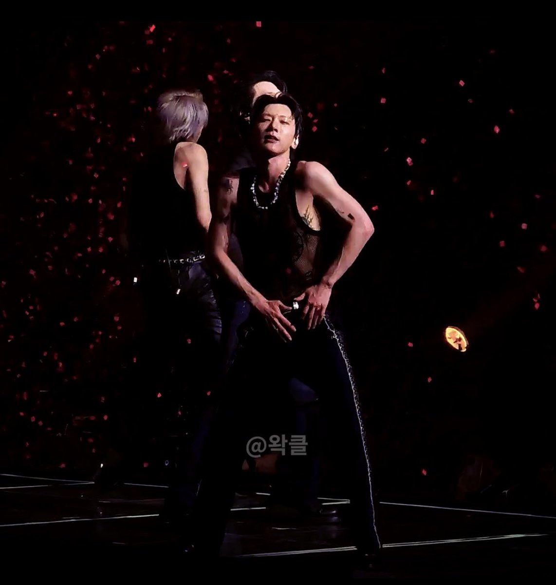 bratzyang's tweet image. the styling for no way out tour is IMPECCABLE 100% wayvcore the stylist LOCKED IN