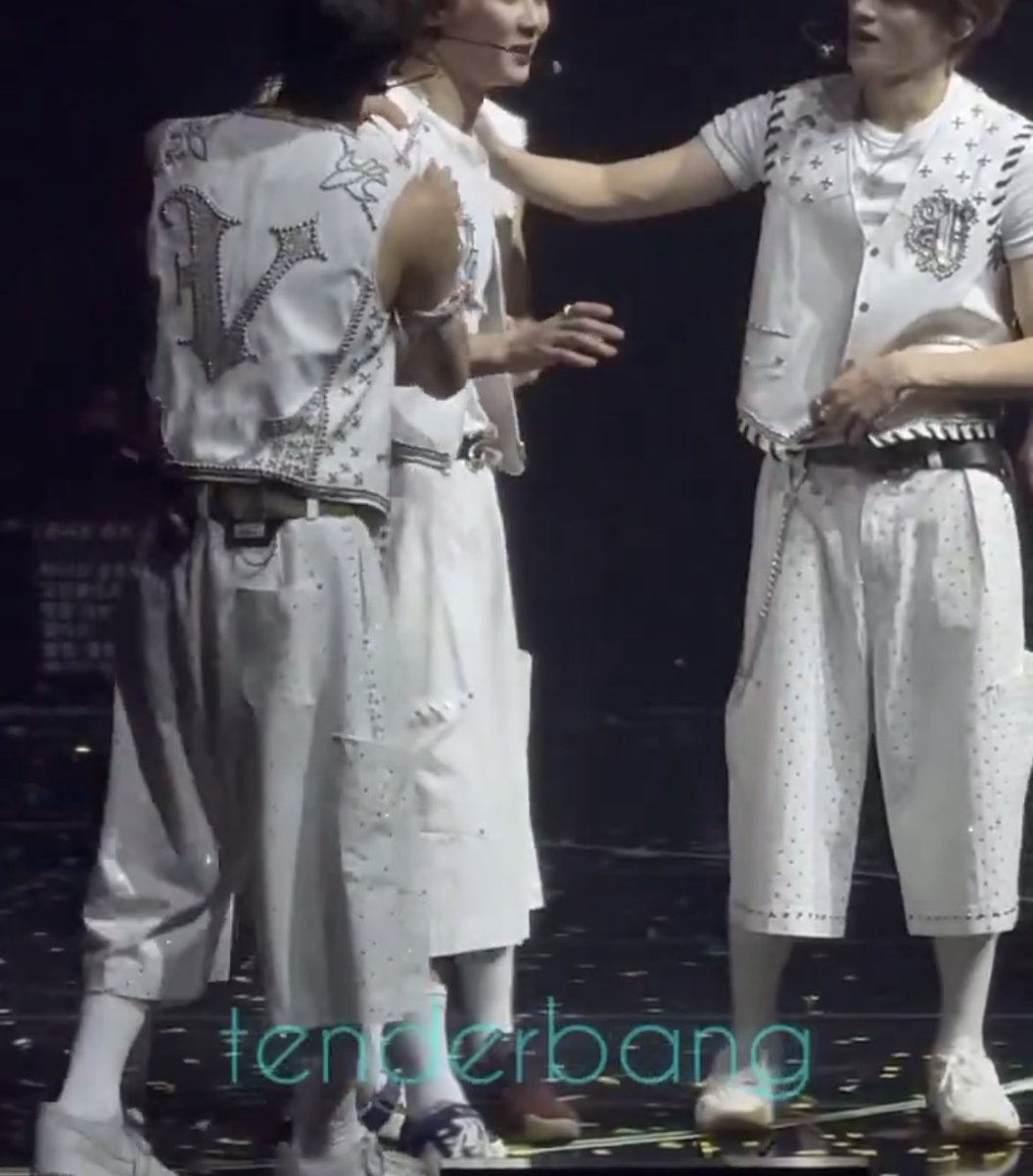 bratzyang's tweet image. the styling for no way out tour is IMPECCABLE 100% wayvcore the stylist LOCKED IN