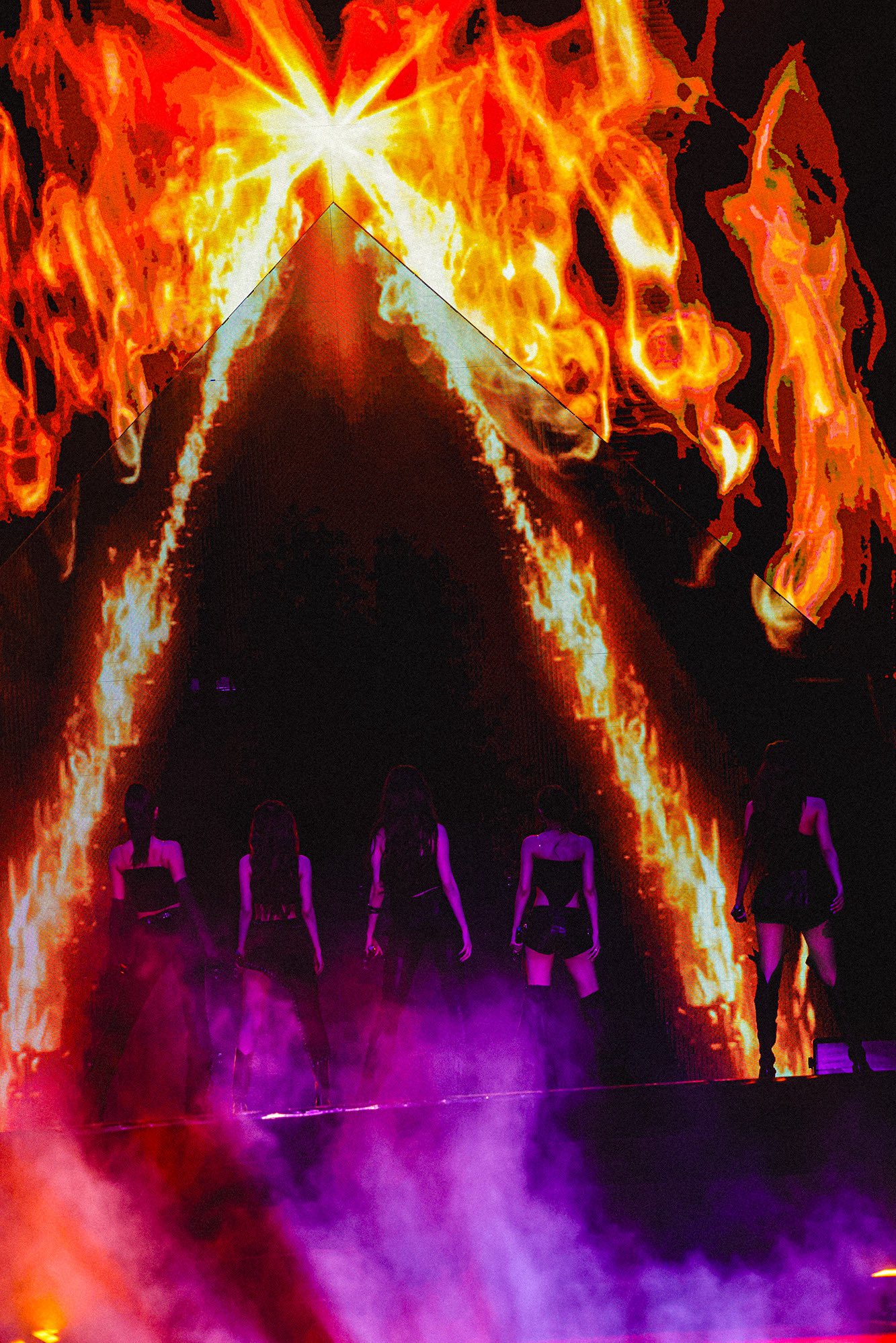 GxXNM_ebIAAPI1G?format=jpg&name=large