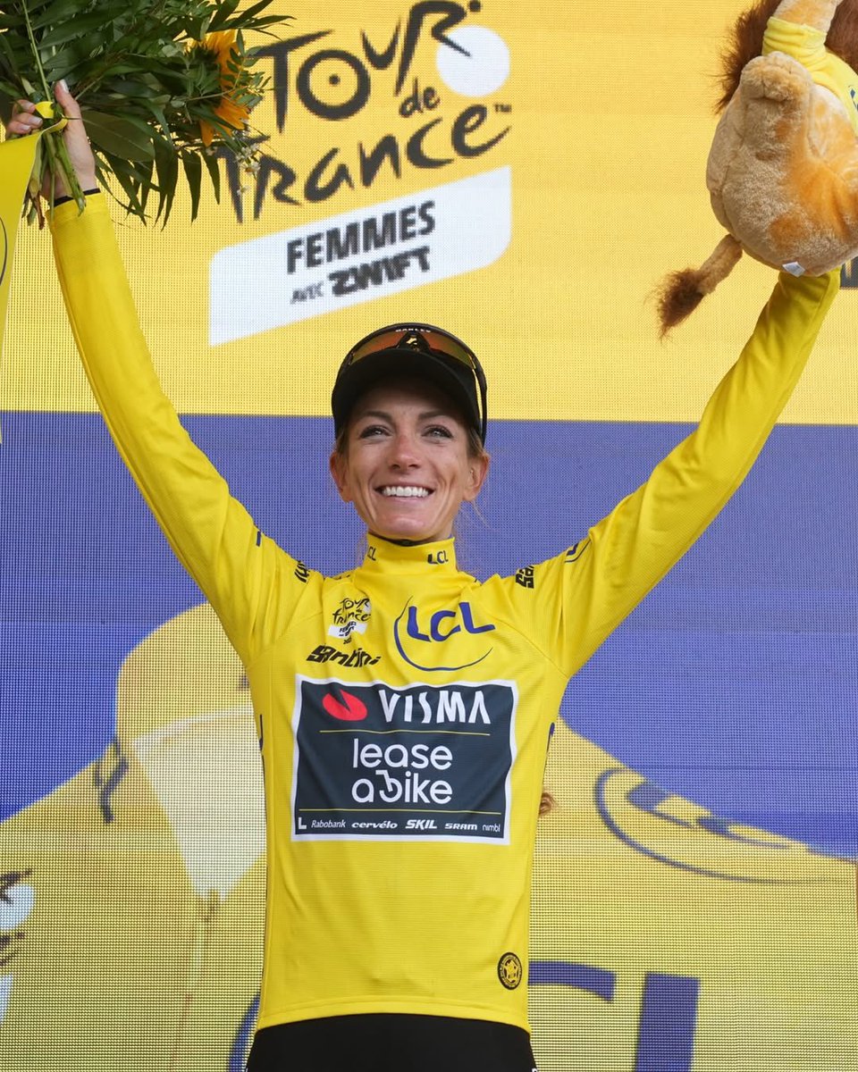 SEGcycling's tweet image. PAULINE IN YELLOW 💛

A legendary day in @letourfemmes as Pauline  takes de double on top of the col de Madeleine to claim both the stage win and GC lead with 1 stage to go. 

Quelle classe, Pauline. Vraiment impressionnante. ✨