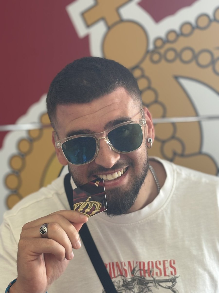 Hacer a tu compañero de trabajo ULTRA DEL REAL MURCIA EN MEDIA TEMPORADA Q LO HE LLEVADO AL CAMPOOOO!!!! YA LLEVA EL VENENO GRANA DENTRO........
GRANDE MI PANICAAAA DIEGOOOO