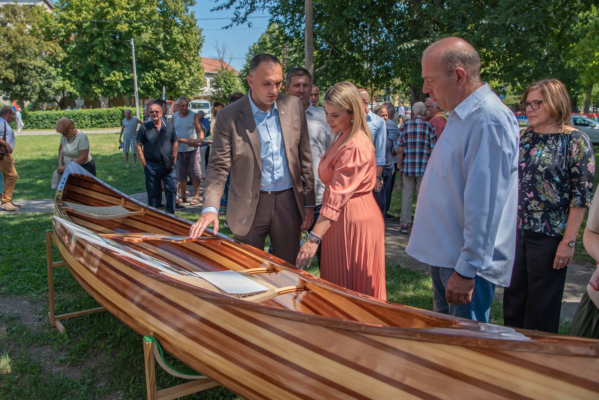 PSRRMSLS's tweet image. Обележавање 80. година од колонизације у Банатском Деспотовцу
Помоћница покрајинског секретара за регионални развој, међурегионалну сарадњу и локалну самоуправу Јелена Прица и градоначелник Зрењанина Симо Салапура положили су данас, у Банатском Деспотовцу
sk.in.rs/e9N