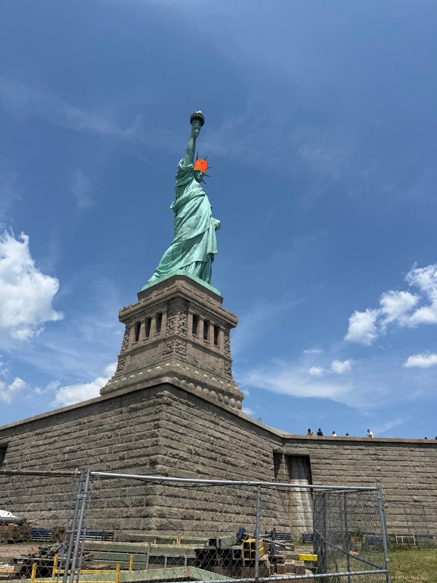 Statue Of Liberty 🗽 🧡

Always A Great Sight To See! 

#StatueOfLiberty