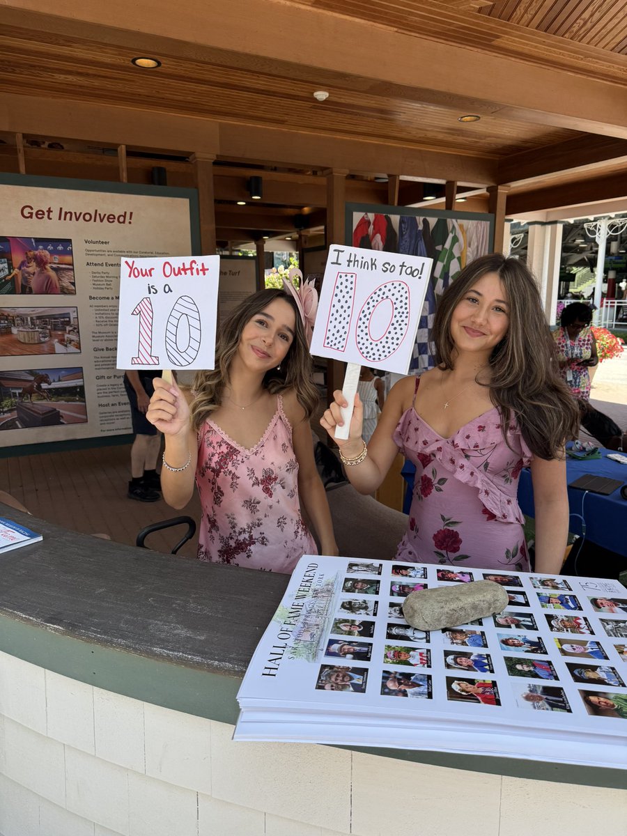 🐎 Whitney arrival got perfect 10s! Cute activity with the <a href="/nmrhof/">National Museum of Racing and Hall of Fame</a> #horseracing #saratoga