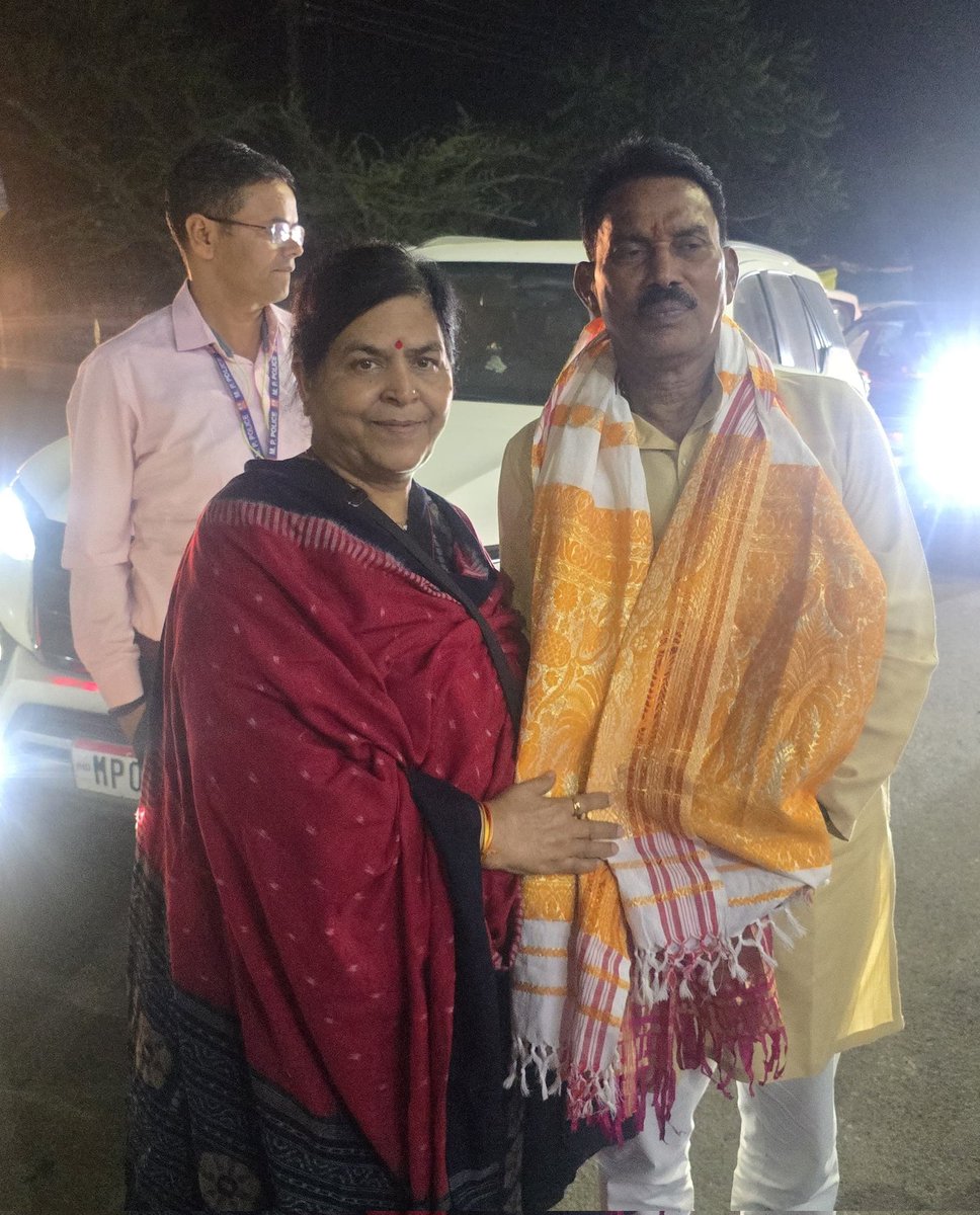 Usha Thakur (@ushathakurmla) on Twitter photo विधानसभा महू पधारे अपने प्रिय भाई माननीय श्री तुलसीराम जी सिलावट, कैबिनेट मंत्री का स्वागत किया...
<a href="/tulsi_silawat/">Tulsi Ram Silawat</a> विधानसभा महू पधारे अपने प्रिय भाई माननीय श्री तुलसीराम जी सिलावट, कैबिनेट मंत्री का स्वागत किया...
<a href="/tulsi_silawat/">Tulsi Ram Silawat</a>