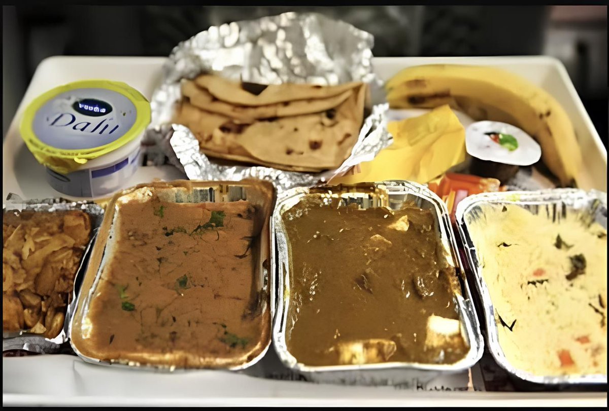 _indiapulse's tweet image. 🚆 IRCTC teams up with Akshaya Patra to serve ₹80 eco-friendly meals to train passengers. #IRCTC #Trainpassengers #ecofriendlymeals