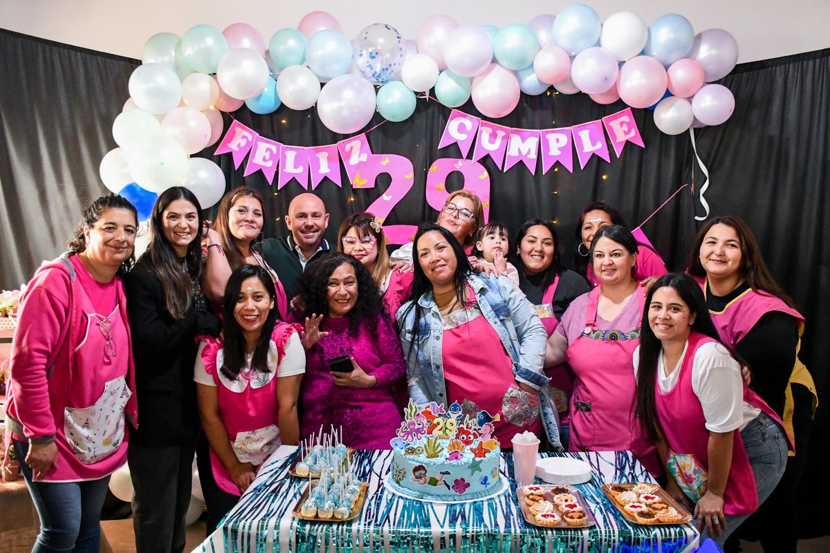 El Centro de Primera Infancia “Laurita Vicuña” celebró sus 29 años de historia y estuvimos presentes, compartiendo con quienes trabajan en este lugar y con los niños y niñas que asisten a este espacio, acompañados de sus familias.

Está gestión sigue fortaleciendo el
