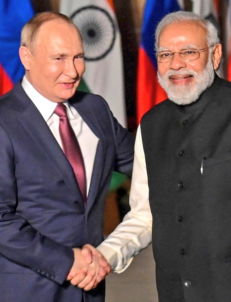 OmkarP1988's tweet photo. ये दो शख्सियतों ने दुनियां के सबसे ताकतवर शख्स की नींद उड़ा रखी है!!
#Modi_putin
#India_Russia https://t.co/Zqlmgvo4nb