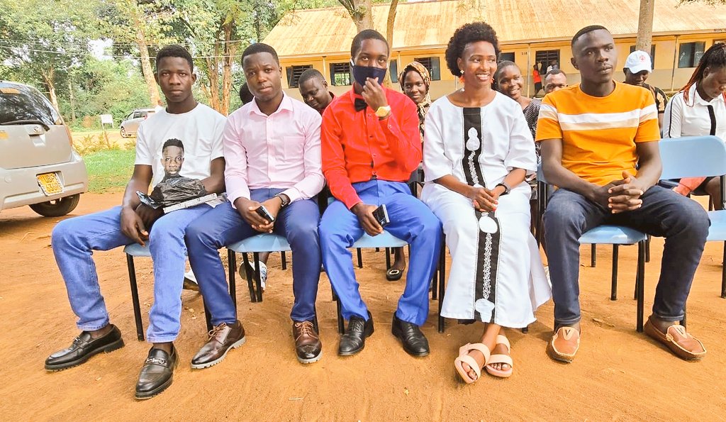 babasaug's tweet photo. Students of lumino high were so welcoming and good listeners.. we believe there will be a great impact in future after BABASA's career guidance.... Kudos to Babasa Kyu, Muk and mubs🤝 https://t.co/zREuKsKfG3