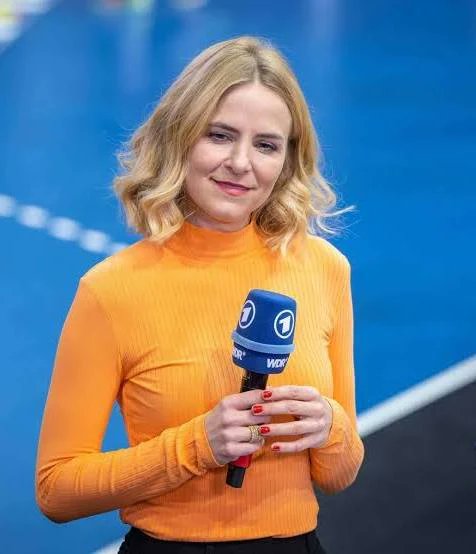 Ich habe auch heute die Finals in Dresden verfolgt. Schöne Wettbewerbe, großes Publikum. Schon die Idee dieser Veranstaltung finde ich großartig. Ein Lob an die Moderatorin Stephanie  Müller-Spirra: Es hat Spaß gemacht, ihr zuzuhören.