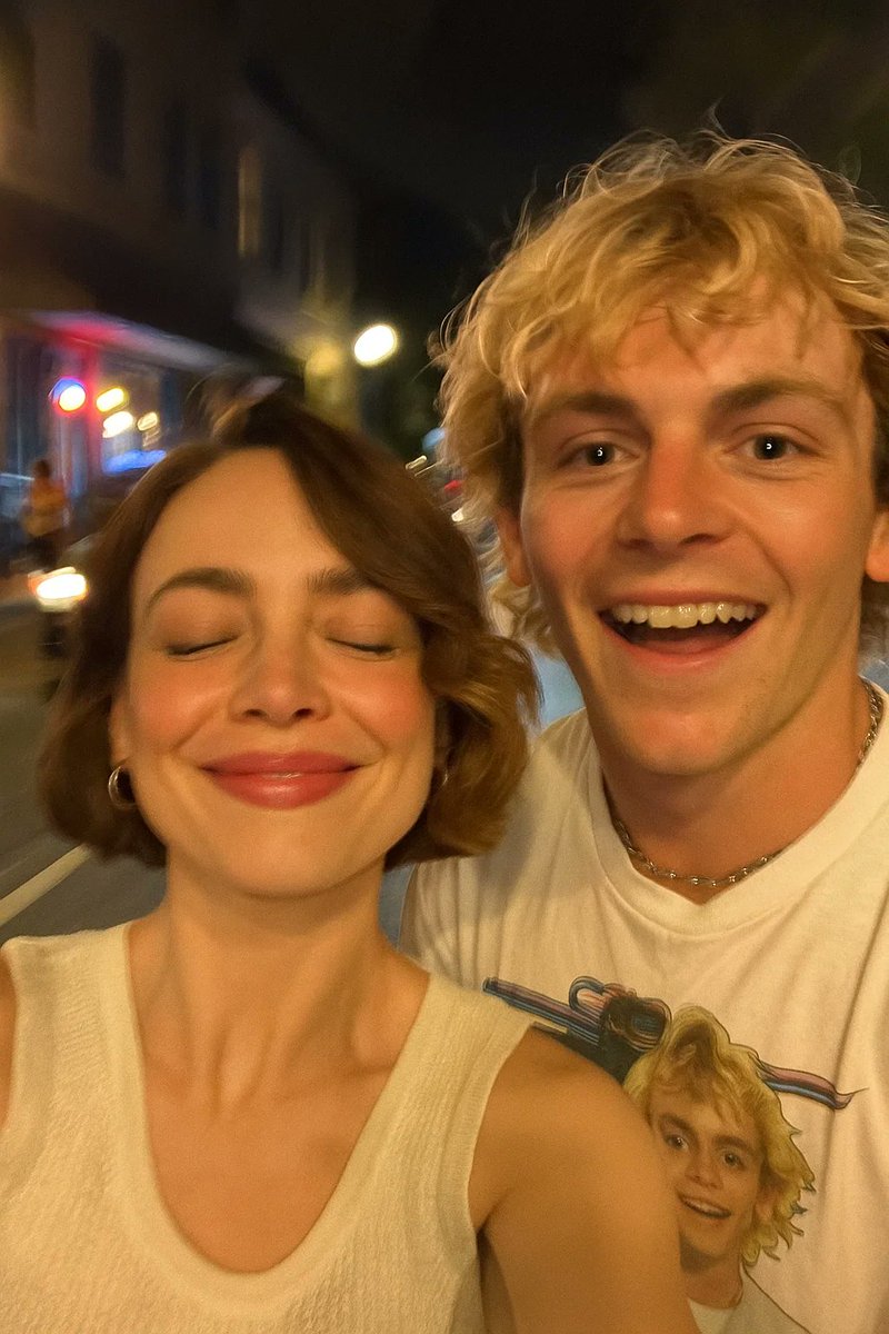 ⠀⠀⠀⠀⠀⠀⠀⠀⠀

2 años de momentos. Bueno, malos. Encuentros, desencuentros. Pero con mucho recorrido juntos. Gracias por darme todo lo que siempre quise, perdón por tan poco. Gracias por amarme. Te amo.🤍

⠀⠀⠀⠀⠀⠀⠀⠀⠀⠀⠀⠀⠀⠀⠀⠀⠀⠀⠀⠀⠀⠀⠀⠀⠀⠀⠀⠀⠀⠀⠀⠀⠀⠀