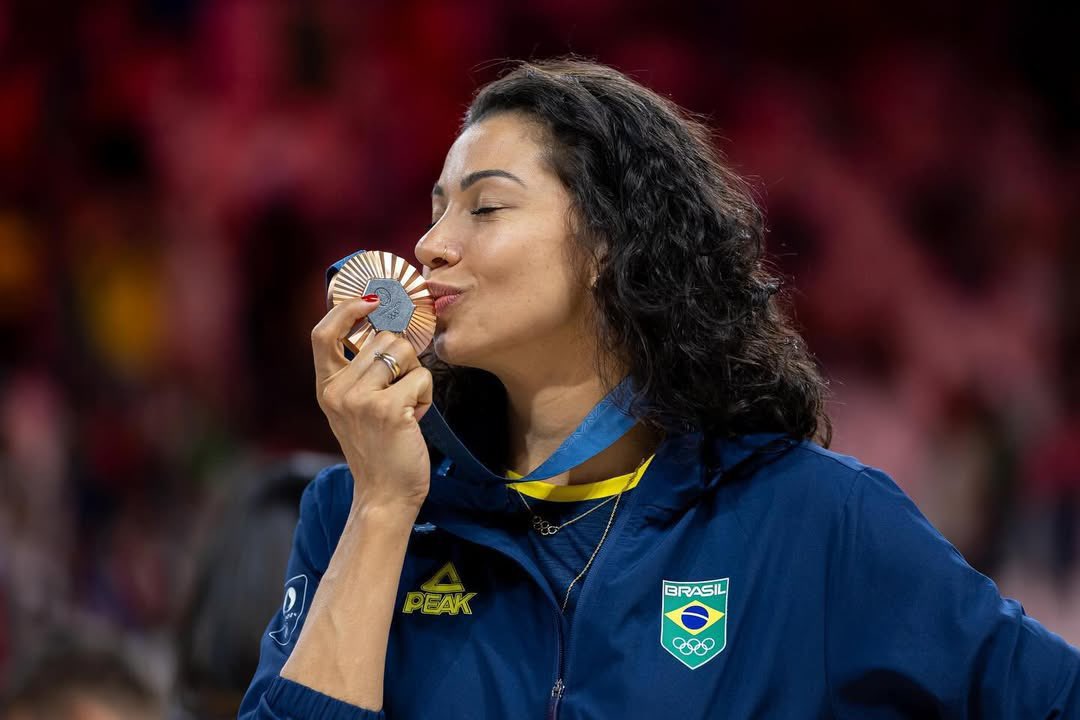 ด่วน! พี่คาโรล mbมือ1บราซิลประกาศอำลาทีมชาติ😭 ตอนนี้ชีก็อายุ34แล้ว แต่ฟอร์มยังปังอยู่มากค่ะ ยังไงก็เคารพการตัดสินใจ ตำนาน “no on carol” ยังจึ้งอยู่ในใจ หนูรักพี่ 😭♥️🇧🇷 

#วอลเลย์บอลหญิง