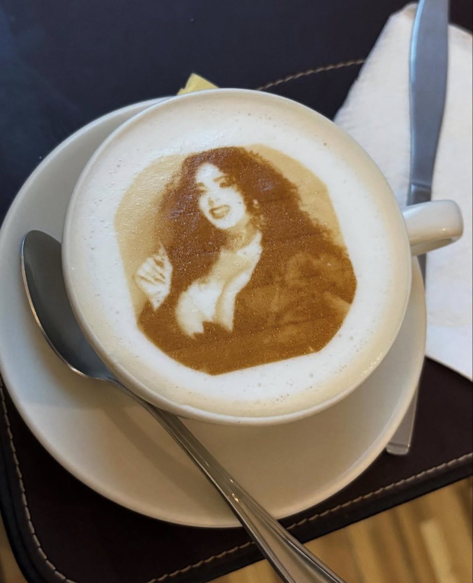 Mi mamá: por qué amaneciste bien truquera 

mi café: