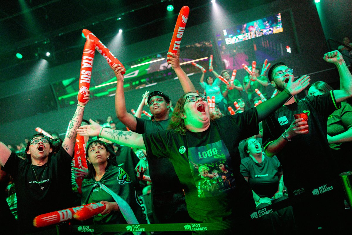 BORA DE SORTEIO DE INGRESSOS PRA #LTASul? 💚

Vamos escolher algumas pessoas que derem RT e mandarem MUITO #goLOUD nesse post pra ganhar ingresso e ver a LOUD LOL jogando AMANHÃ!

VALENDOOOO #goLOUD