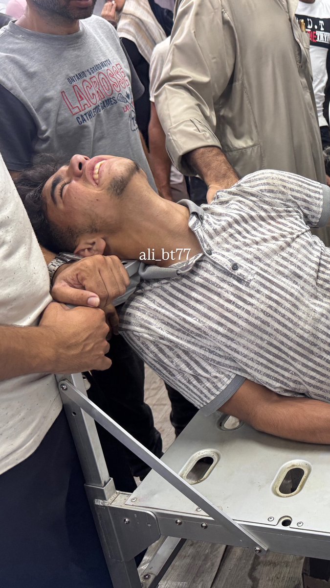 قدر الله وما شاء فعل أصبت بعيار ناري في قدمي 
أثناء  نقلي معانات منتظري المساعدات غربي غزة