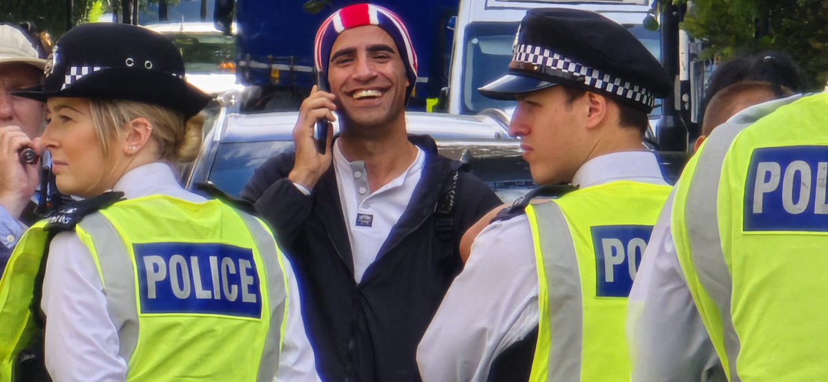 🇬🇧 For the attention of the British public:

Today, I attended an anti-racism rally in London wearing a hat with the Union Jack on it. To my absolute shock, an English far-left individual approached me and said:

“Why are you carrying the Union Jack? That flag is a FASCIST symbol