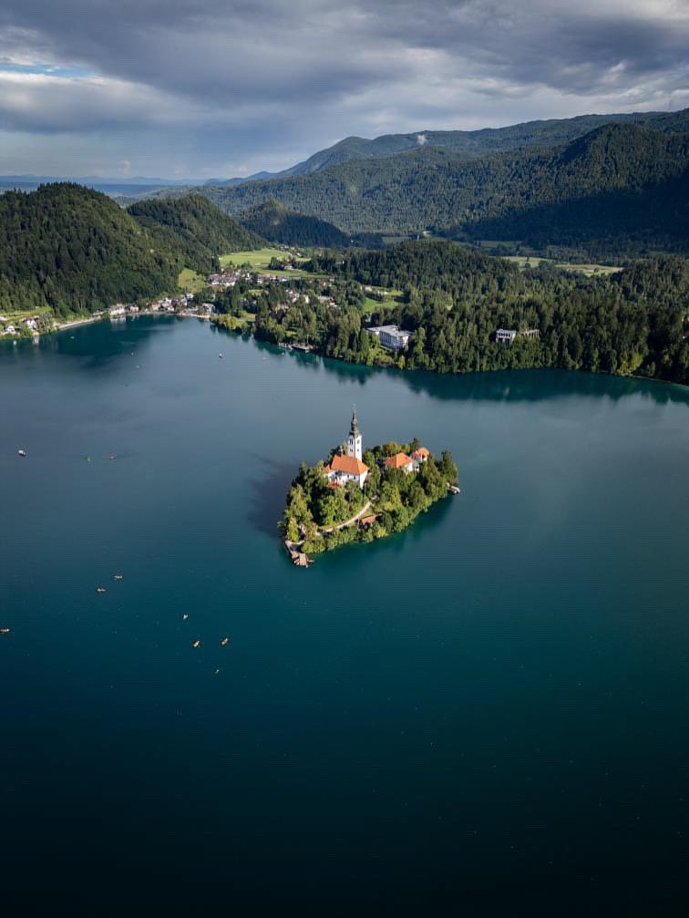 Can you imagine anything more beautiful than this? 😍

Thanks ronny.koschig for sharing your 📸 with #lakebled 😊