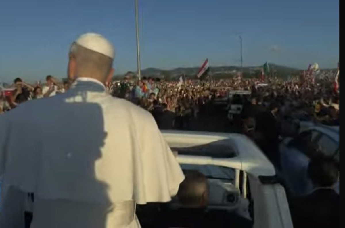 romereportsesp's tweet photo. ๐๐จ @Pontifex_es ha llegado a Tor #Vergataโผ๏ธ
El Papamรณvil ya estรก en camino, rumbo a la #Vigilia con los jรณvenes ๐๐๏ธ
En directo con @romereportsesp ๐ด https://t.co/iQeTfLy8XP