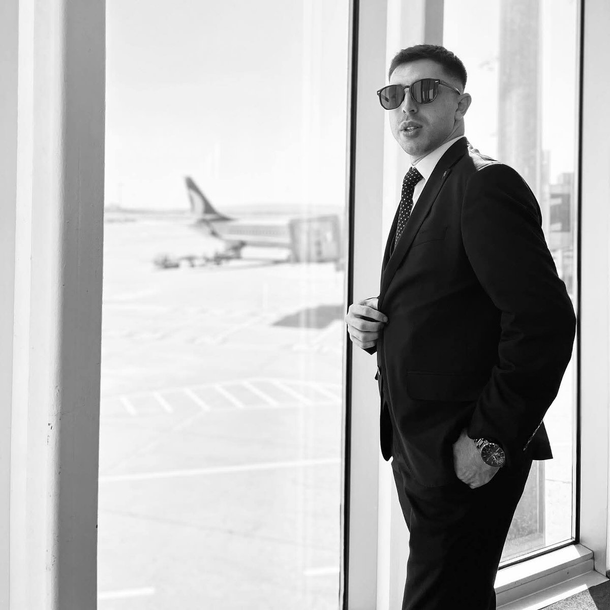 Her uçak bir kalkış anı yaşar. Kariyer de öyle.
Yıllar içinde öğrendiğim en değerli şey: Güvenli kalkışlar vizyonla, yumuşak inişler ise disiplinle mümkündür.